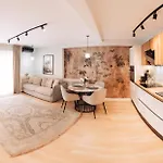 Appartamento Harmony North Two Bedroom Bucarest