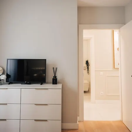 Апартаменти Harmony North Two Bedroom Бухарест
